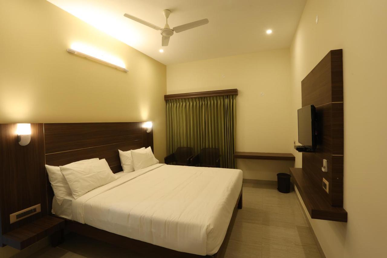 Minas Manor Hotel Tiruchirappalli Eksteriør billede